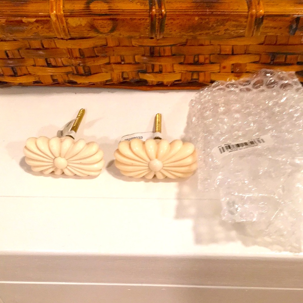 Anthropologie Set of 2 Cream Floral Drawer Knobs